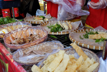 Obraz premium Vietnamese street food, rice paper rolls