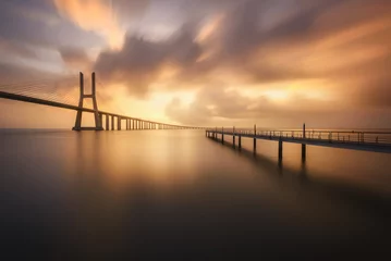 Photo sur Plexiglas Pont Vasco da Gama Bridge to sun
