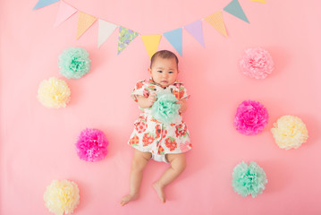 Fototapeta premium 女の子の赤ちゃん