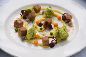 ファイン・ダイニング、レストランの綺麗な料理