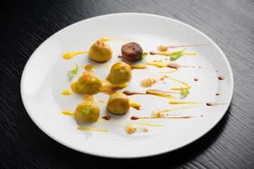 ファイン・ダイニング、レストランの綺麗な料理
