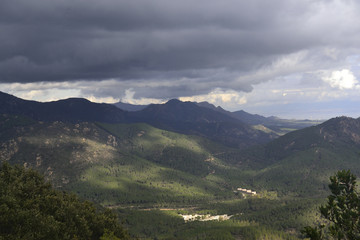 La valle di Piscinmanna con gli edifici di Polaris, Pula