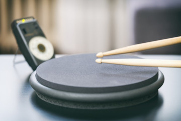 Practicing Drum With Metronome © Özgür Güvenç