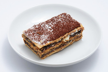 白い小皿に乗ったデザートのイメージ