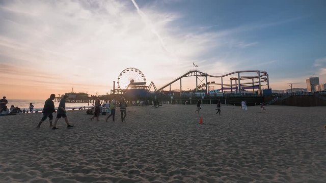Timelapse on Santa Monica Beach in the evening