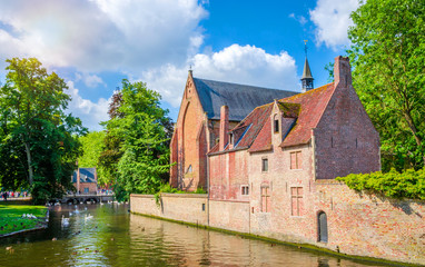 Fototapeta premium Beautiful canal and traditional houses in the old town of Bruges (Brugge), Belgium