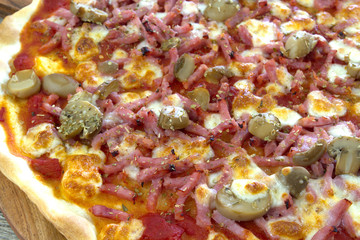 Obraz na płótnie Canvas pizza jambon et champignons