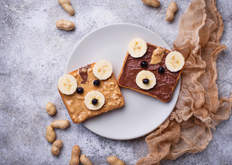 Sandwiches in shape of bear