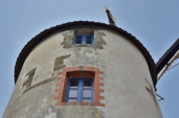 Rairé en Vendée. Créé vers 1560, seul moulin à vent de France ayant toujours fonctionné