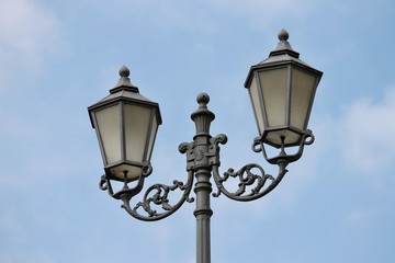 Fototapeta na wymiar historische Straßenlampe