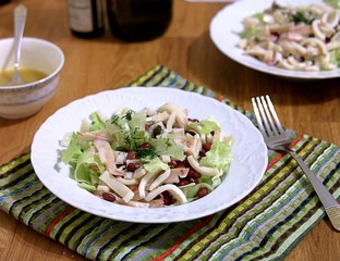 Green salad with squid and beans