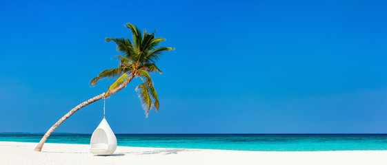 Beautiful tropical beach at Maldives - obrazy, fototapety, plakaty