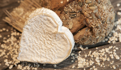 fromage et pain de petit-déjeuner 