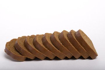 Brot. Grain Food Group. Black bread. Type of bread on top. Sliced bread on a white background.

