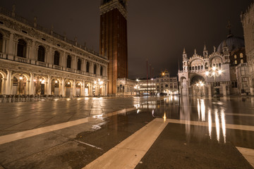 Naklejka na ściany i meble Basilica in San Marco square in Venice during aqua alta
