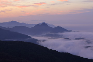 山の夜明け（鳥海山からの眺望）　Dawn of the mountain (view from Mt.Chokai)