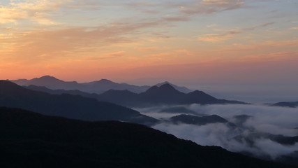 山の夜明け（鳥海山からの眺望　16：9）　Dawn of the mountain (view from Mt.Chokai)