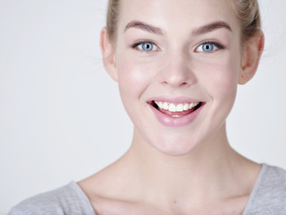 Obraz premium Portrait of a beautiful young smiling girl.