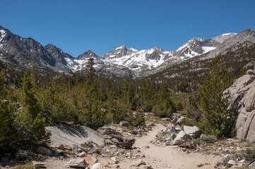 Fototapeta na wymiar Trail to Mono Pass, Eastern Sierras, California