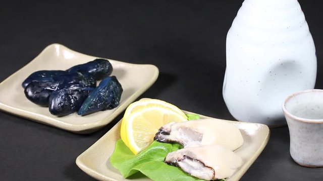 生牡蠣と漬け物と日本酒