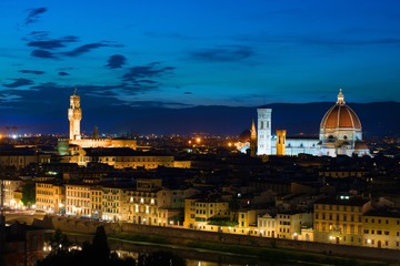 Fototapeta premium イタリア ルネサンスの街フィレンツェの夕景