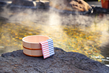 Fototapeta premium Ryokan kąpiel na świeżym powietrzu-onsen