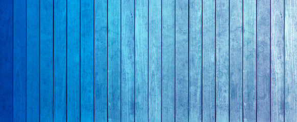 Fototapeta na wymiar lamelles de bois, dégradé de teintes bleues