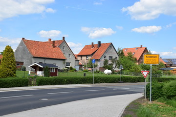 Fototapeta na wymiar Dorfstraße in Kobbensen,Landkreis Schaumburg