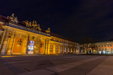 Fototapeta premium Zabytkowe budynki w centrum Poczdamu w nocy