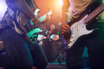 Guitarist and bass player play solo.