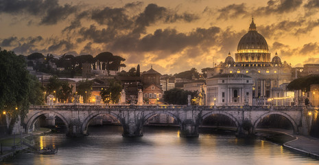 Fototapeta na wymiar Sunset at The Papal Basilica of Saint Peter