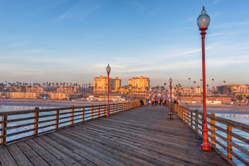 Obraz premium California Oceanside pier over the ocean at sunset with beach, travel destination