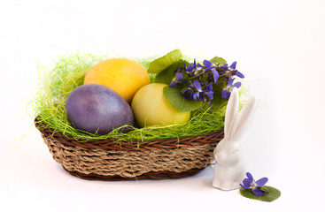 Пасхальные крашеные яйца.