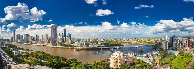 BRISBANE, AUSTRALIA - March 24 2018: Panoramic areal image of Brisbane CBD and South Bank. Brisbane is the capital of QLD - obrazy, fototapety, plakaty