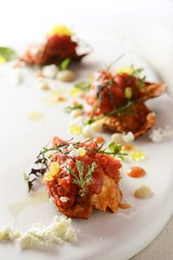 美味しい食卓、イタリア料理、肉、サラダ