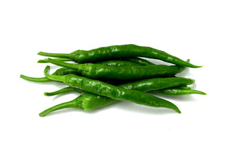 白背景の青唐辛子　コピースペースあり Green chili peppers (chile verde) on white background with copy space