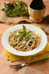 spaghetti with peas and cheese