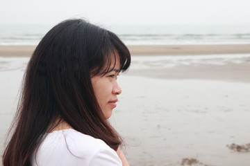 Fototapeta na wymiar The woman in Samson beach in Vietnam