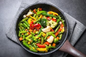 Foto op Plexiglas Gerechten Stir fry vegetables in the wok.