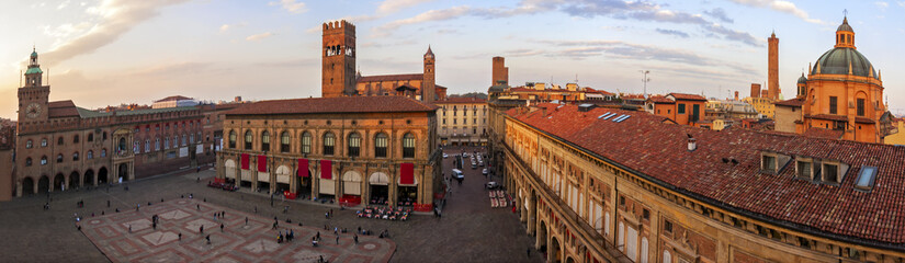 Panoramic view of piazza Maggiore - Bologna © xamnex
