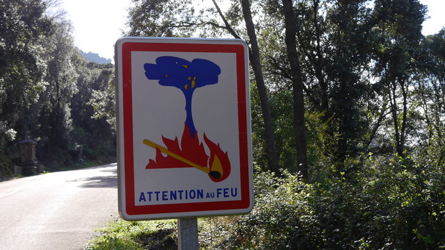 Verkehrsschilder Frankreich: Brandgefahr
