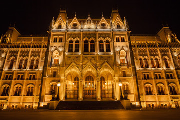 Fototapeta na wymiar Hungarian Parliament Building at Night in Budapest