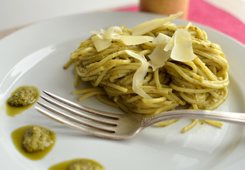 pasta spaghetti with pesto sauce