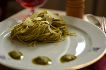 pasta spaghetti with pesto sauce