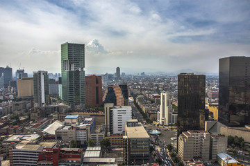 Obraz premium Skyline in Mexico City, aerial view of the city