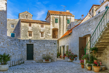 Fototapeta na wymiar Courtyard in Sibenik, Croatia