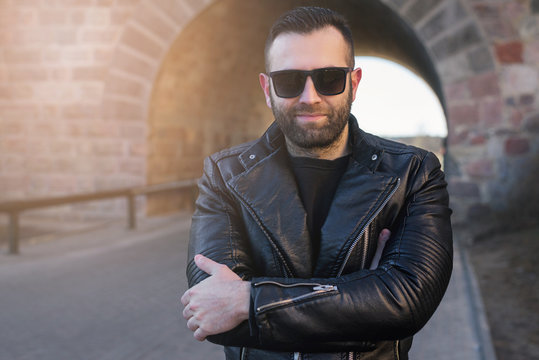 Portrait of men with sunglasses dressed in a leather jacket