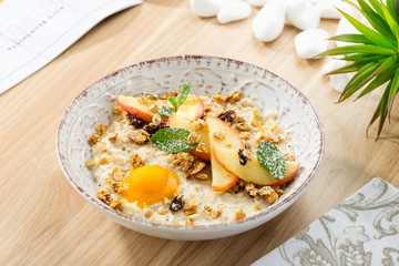 Cereal (oatmeal) with caramelized apple