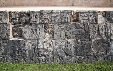 Mexico, Chichen Itzá, Yucatán. Reliefs of Mayan temples of Kukulcan El Castillo 