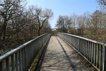 Fototapeta na wymiar Beautiful bridges for pedestrians in the park